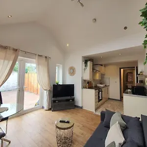 https://one-bedroom-private-garden-apartment-by-property-promise.cardiffhotelswales.com