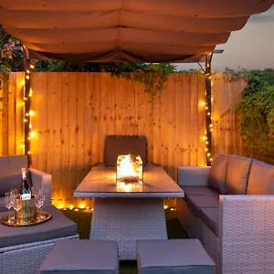 https://exquisite-cardiff-apartments-with-garden-loungegamesroom.cardiffhotelswales.com